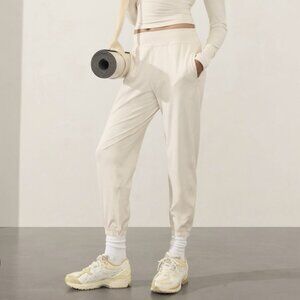 NWT Athleta Softluxe Joggers in Bone Size Medium